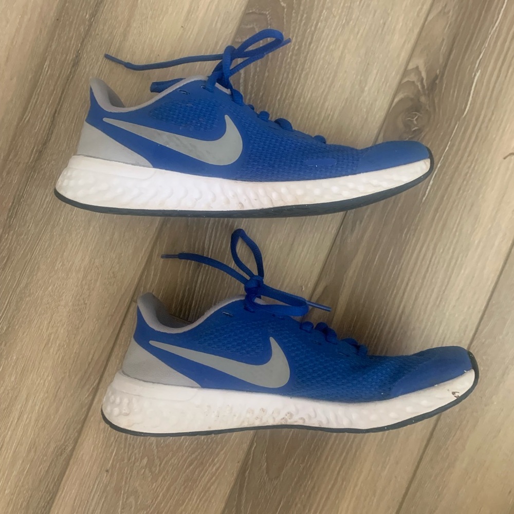 Nike Revolution 5 Blue Athletic Sneakers Size 4 Youth - Picture 2 of 10
